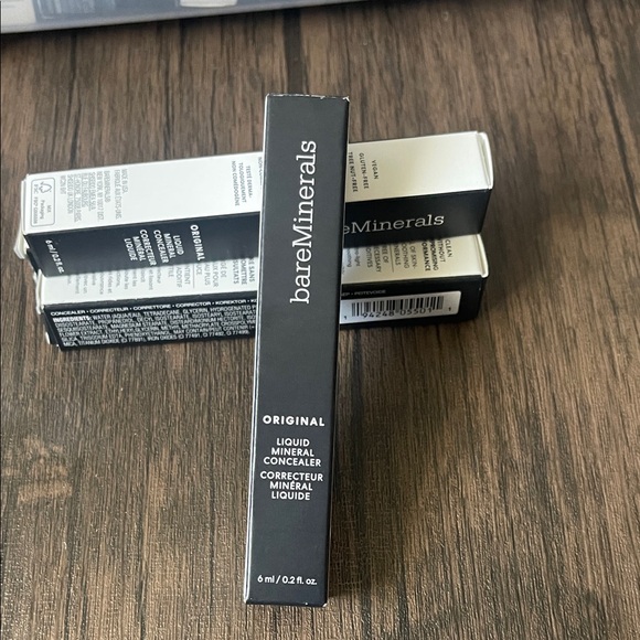 bareMinerals Original Liquid Concealer in Black Packaging - Picture 1 of 2